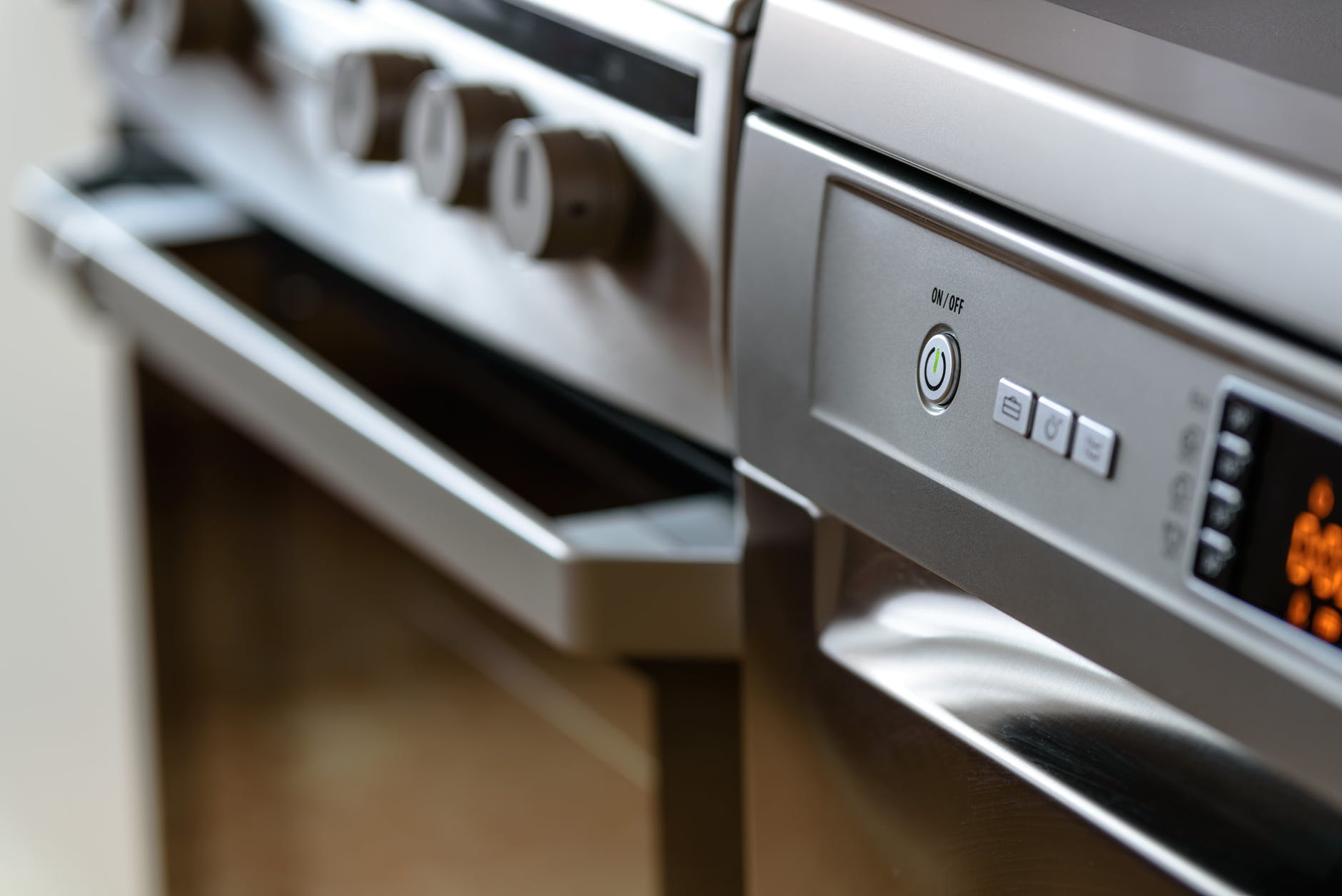 Oven schoonmaken: Tips en tricks voor de ultiem schone oven